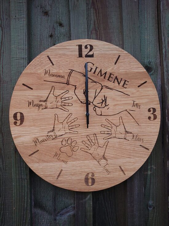 Koka sienas pulksteņi ģimenei