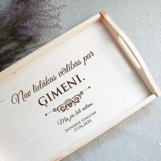 Koka paplātes ar gravējumu ģimenei