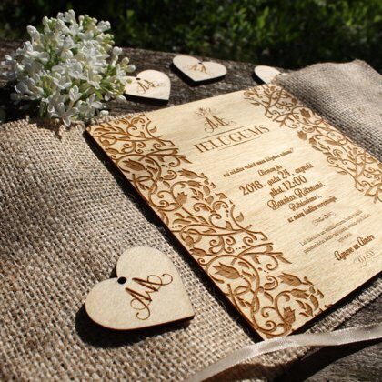 Koka kāzu ielūgumi ar gravējumu