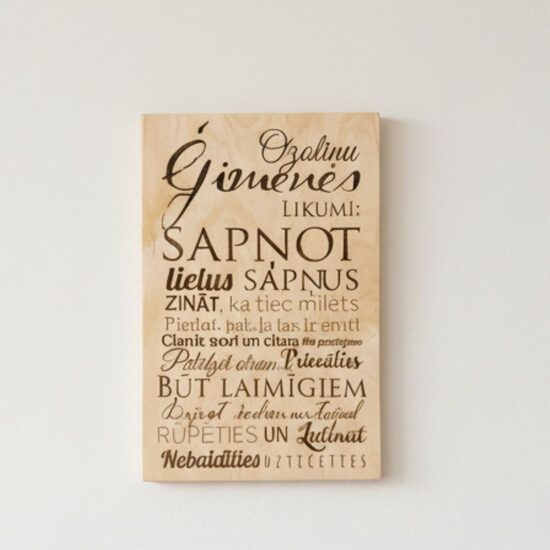 Koka dekori ar uzrakstiem