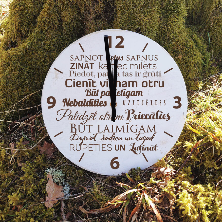 Koka sienas pulkstenis ar gravējumu - Ģimenes likumi