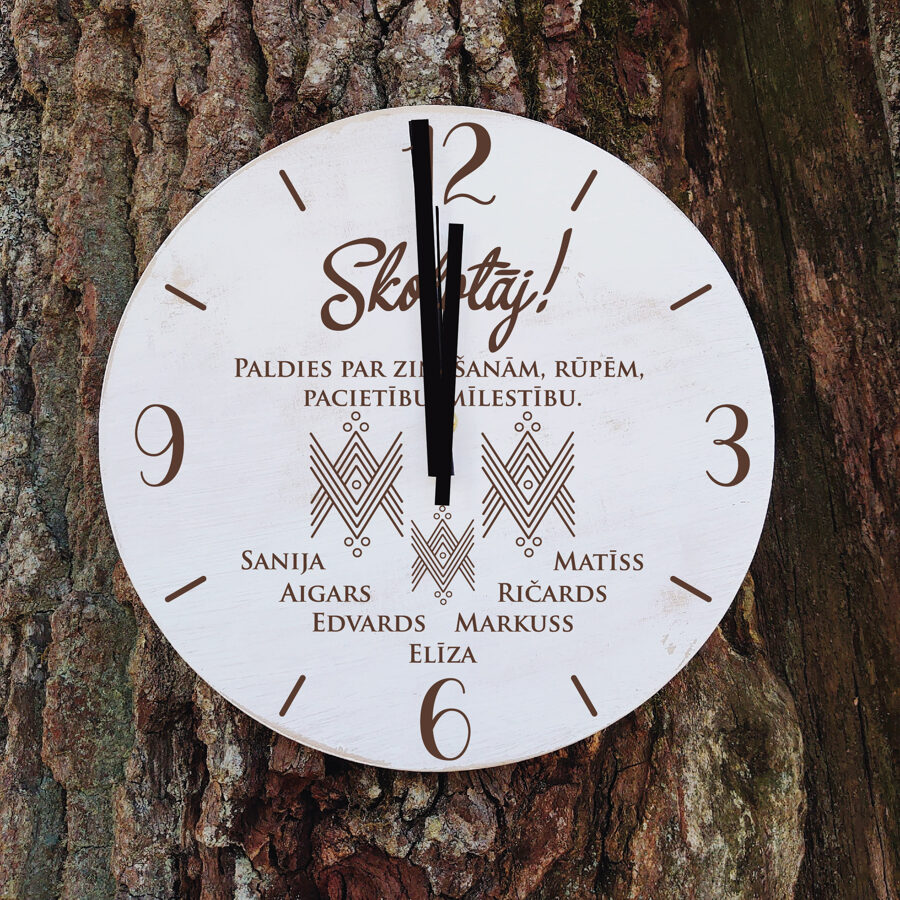 Koka sienas pulkstenis ar gravējumu - IZLAIDUMS /ar rakstu zīmēm/