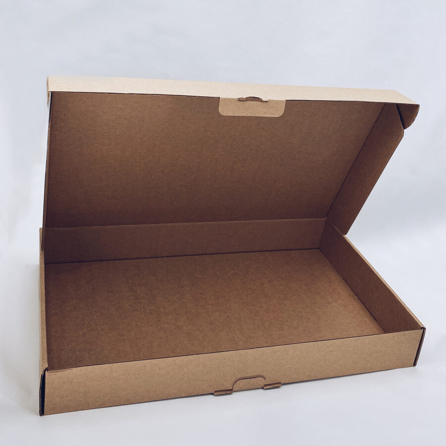 Kartona kaste sūtījumiem un dāvanām 370x230x45 mm ar/bez apdrukas/ZSK96/