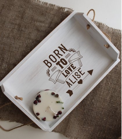 Koka paplāte ar gravējumu - Born to love