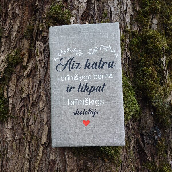 AUDUMA DEKORS - Aiz katra gudra bērna