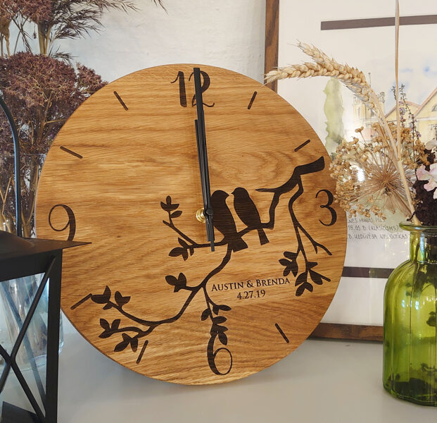 Koka sienas pulkstenis ar gravējumu - Putni