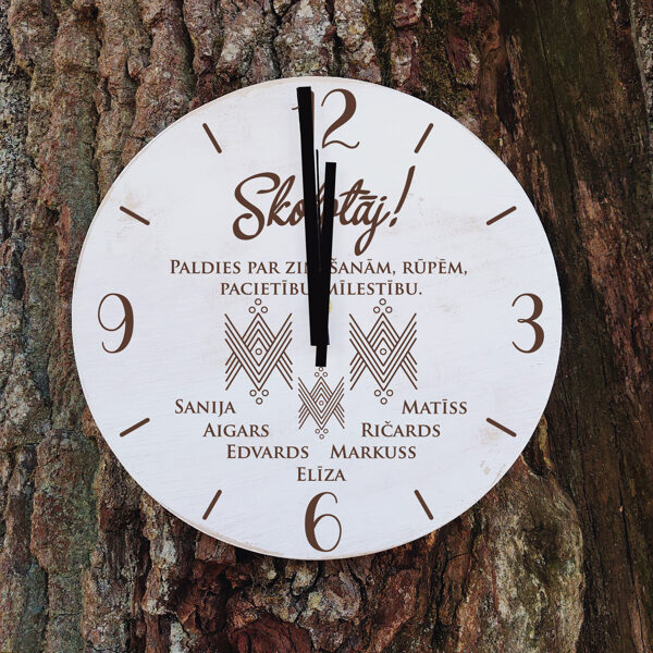 Koka sienas pulkstenis ar gravējumu - IZLAIDUMS /ar rakstu zīmēm/