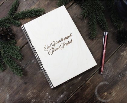 Plānotājs koka vākos ar gravējumu - Ja Tu vari izsapņot...