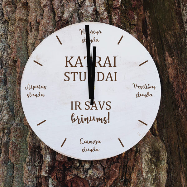 Koka sienas pulkstenis ar gravējumu - Laimīgās stundas