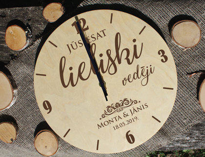 Koka sienas pulkstenis ar gravējumu - Lieliski vedēji