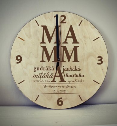 Koka sienas pulkstenis ar gravējumu - MAMMA
