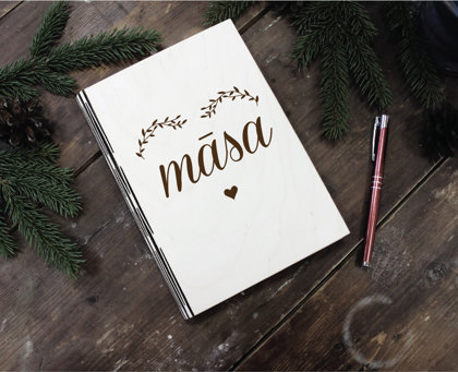 Plānotājs koka vākos ar gravējumu - Māsa