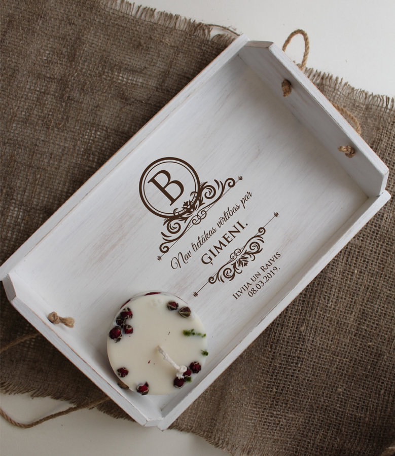 Koka paplāte ar gravējumu - Monogramma Nr. 5