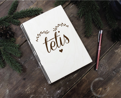 Plānotājs koka vākos ar gravējumu - Tētis